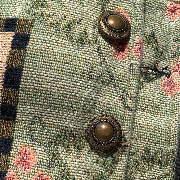 Floral patterned blazer with brass styled buttons - Picture 6 of 6